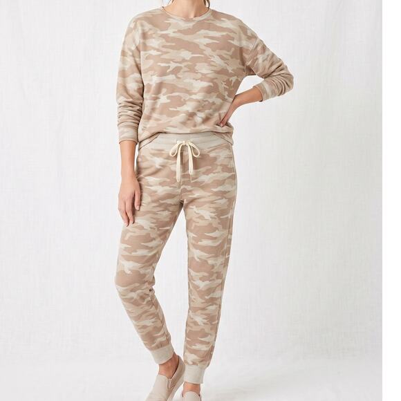 Athleta Pants - Athleta Balance Camo Printed Sweatshirt and Joggers Size Small